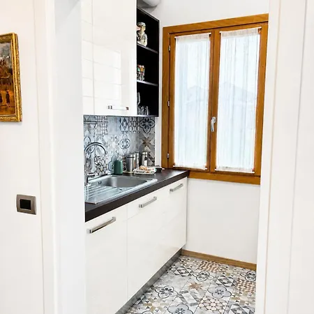Daire The View Apartment, Island *