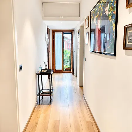 The View Apartment, Island