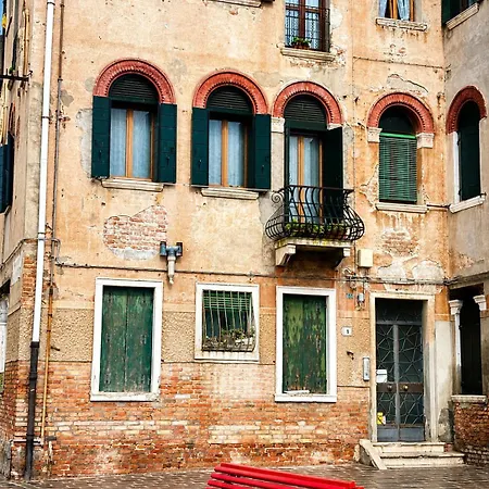 The View Apartment, Island Appartamento
