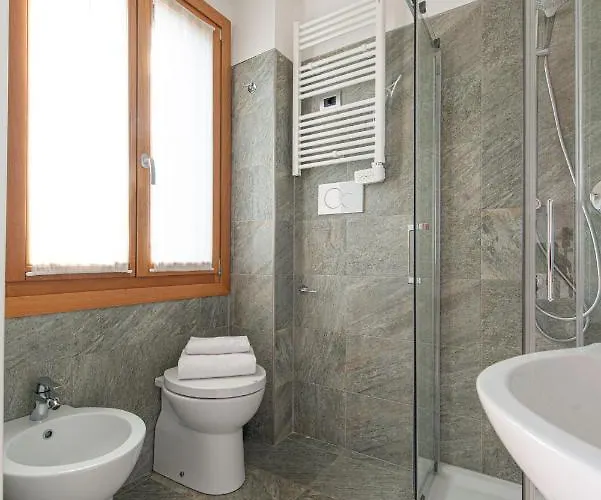 The View Apartment, Island