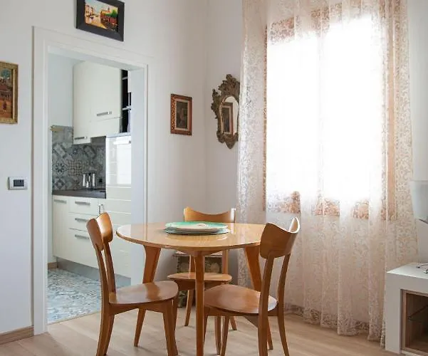 The View Apartment, Island Apartment *