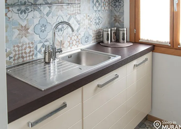 The View Apartment, Island